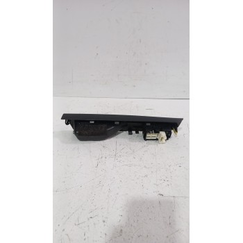 Recambio de mando elevalunas trasero izquierdo para toyota yaris (_p13_) 1.5 (nsp131_) referencia OEM IAM 848100D030  