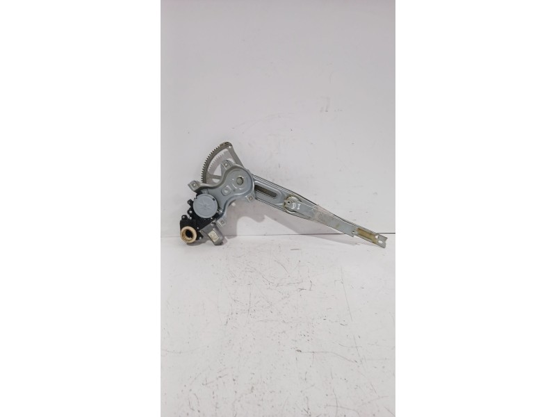 Recambio de elevalunas delantero izquierdo para toyota yaris (_p13_) 1.5 (nsp131_) referencia OEM IAM 698200D440  