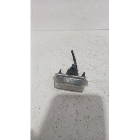 Recambio de piloto matricula para toyota yaris (_p13_) 1.5 (nsp131_) referencia OEM IAM 812700D120  