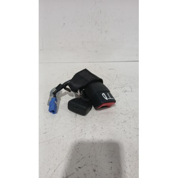 Recambio de enganche cinturon trasero derecho para toyota yaris (_p13_) 1.5 (nsp131_) referencia OEM IAM 734700D160C1  