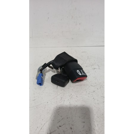 Recambio de enganche cinturon trasero derecho para toyota yaris (_p13_) 1.5 (nsp131_) referencia OEM IAM 734700D160C1  