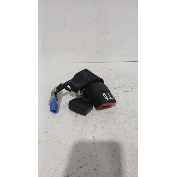 Recambio de enganche cinturon trasero derecho para toyota yaris (_p13_) 1.5 (nsp131_) referencia OEM IAM 734700D160C1  