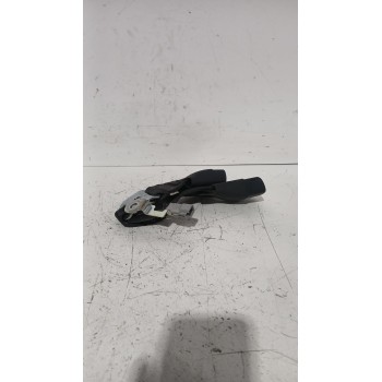 Recambio de enganche cinturon trasero izquierdo para toyota yaris (_p13_) 1.5 (nsp131_) referencia OEM IAM 734800D130C1  