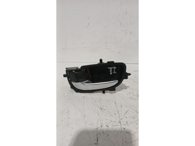 Recambio de maneta interior trasera izquierda para toyota yaris (_p13_) 1.5 (nsp131_) referencia OEM IAM 692060D271  