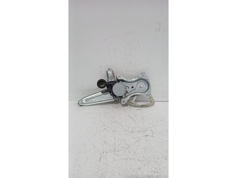 Recambio de elevalunas trasero izquierdo para toyota yaris (_p13_) 1.5 (nsp131_) referencia OEM IAM 857100D100  