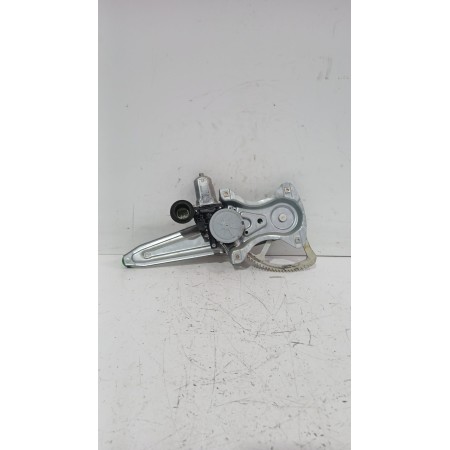 Recambio de elevalunas trasero izquierdo para toyota yaris (_p13_) 1.5 (nsp131_) referencia OEM IAM 857100D100  