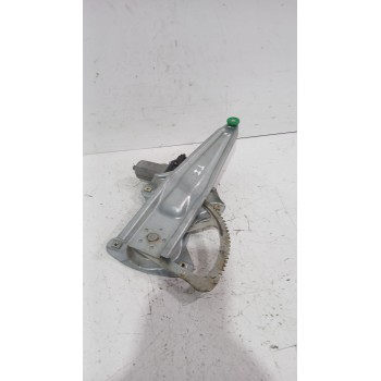 Recambio de elevalunas trasero izquierdo para toyota yaris (_p13_) 1.5 (nsp131_) referencia OEM IAM 857100D100  