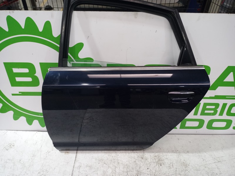 Recambio de puerta trasera izquierda para audi a6 berlina (4f2) 2.4 referencia OEM IAM 4F0833051D  
