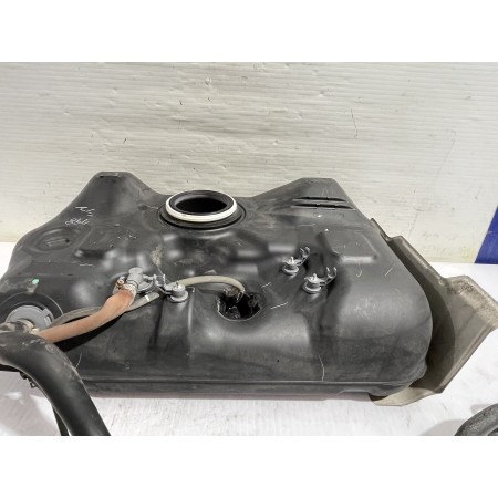 Recambio de deposito combustible para toyota prius (nhw20) basis referencia OEM IAM 7700147051  