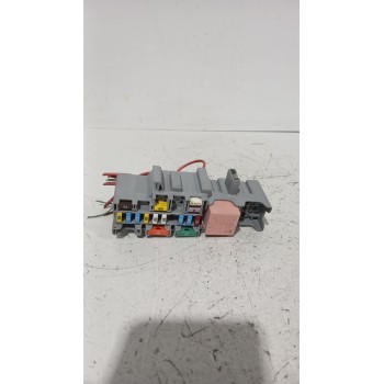 Recambio de caja reles / fusibles para renault megane ii sedán (lm0/1_) 1.5 dci (lm1f) referencia OEM IAM 8200338695  