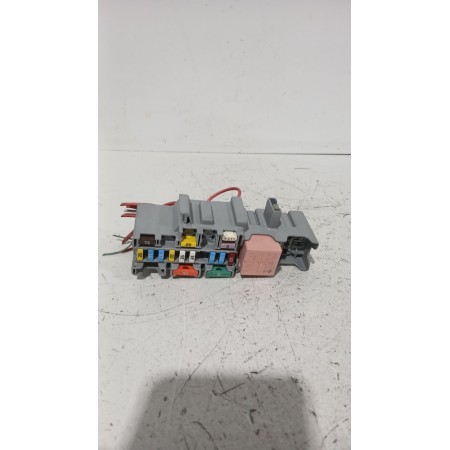 Recambio de caja reles / fusibles para renault megane ii sedán (lm0/1_) 1.5 dci (lm1f) referencia OEM IAM 8200338695  