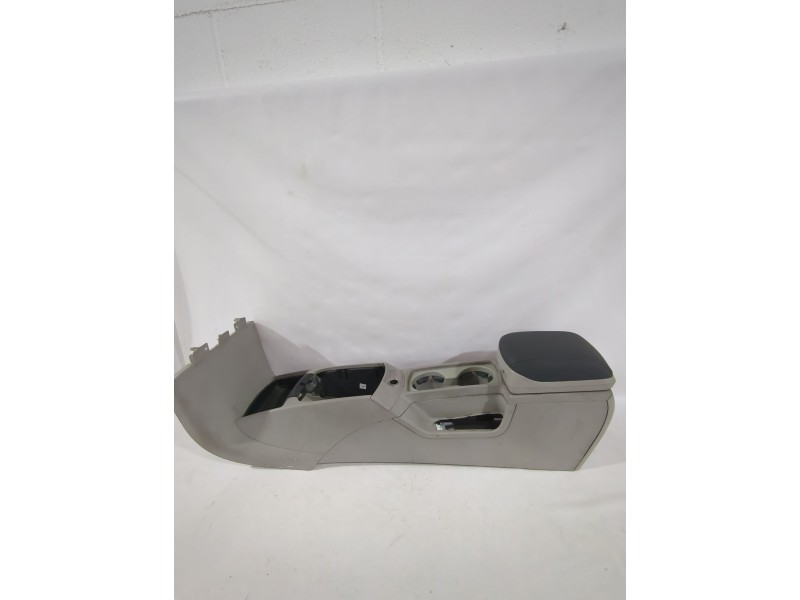 Recambio de consola central para volvo c30 (533) 1.8 referencia OEM IAM 8687407 / 39850270  