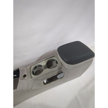 Recambio de consola central para volvo c30 (533) 1.8 referencia OEM IAM 8687407 / 39850270  