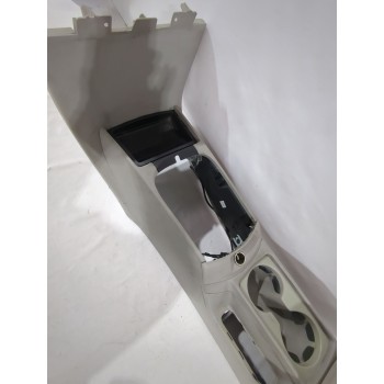 Recambio de consola central para volvo c30 (533) 1.8 referencia OEM IAM 8687407 / 39850270  