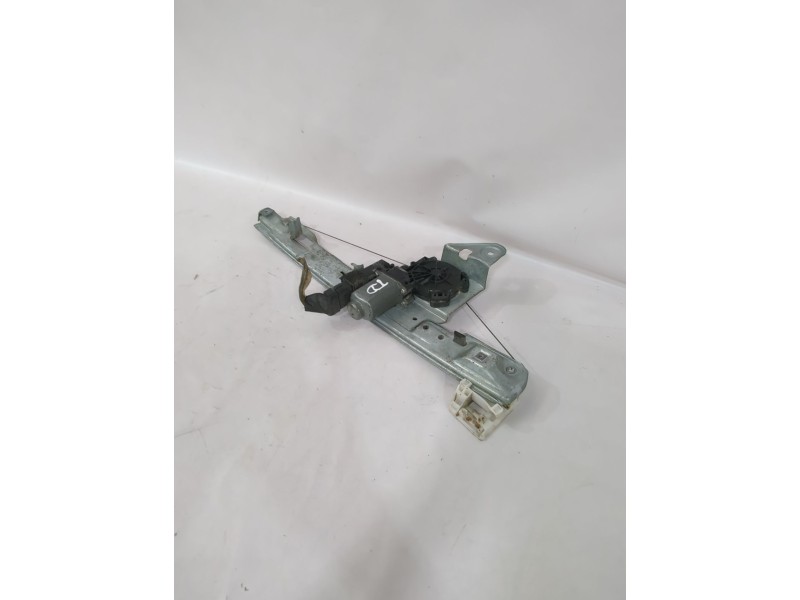 Recambio de elevalunas trasero derecho para renault megane ii sedán (lm0/1_) 1.5 dci (lm1f) referencia OEM IAM 8201010921  