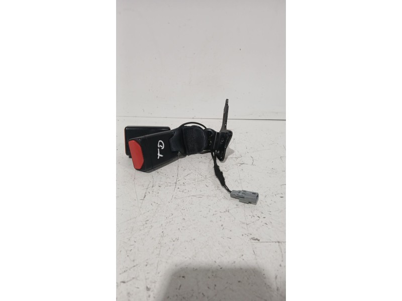 Recambio de enganche cinturon trasero derecho para renault clio iv (bh_) 0.9 tce 90 referencia OEM IAM 878167711R  
