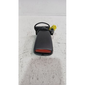 Recambio de enganche cinturon trasero derecho para volvo c30 (533) 1.8 referencia OEM IAM 8686941  