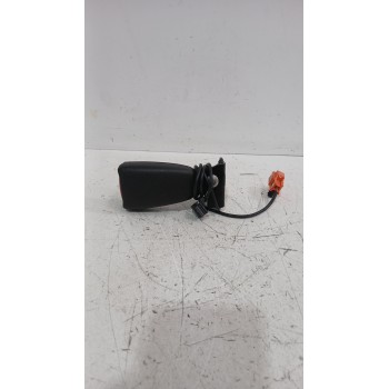 Recambio de enganche cinturon trasero izquierdo para volvo c30 (533) 1.8 referencia OEM IAM 8686940  