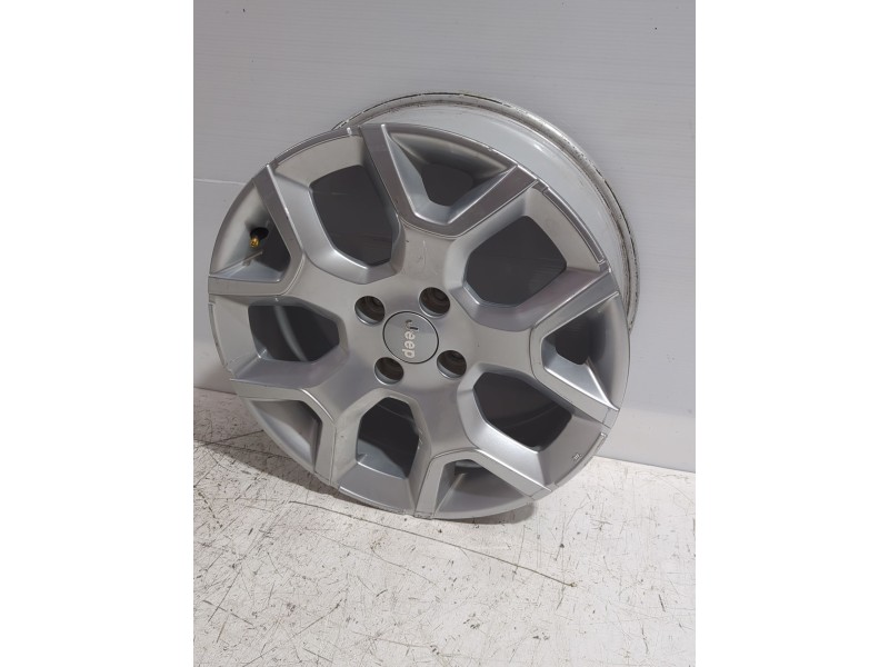 Recambio de llanta para jeep avenger altitude referencia OEM IAM 52197382  