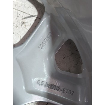 Recambio de llanta para jeep avenger altitude referencia OEM IAM 52197382  
