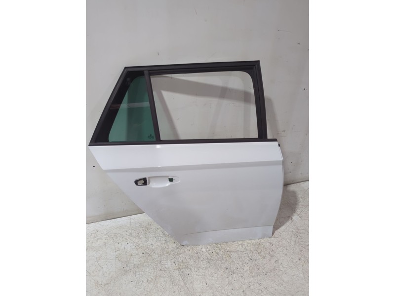 Recambio de puerta trasera derecha para skoda fabia iii station wagon (nj5) 1.0 tsi referencia OEM IAM 6V9833056A  