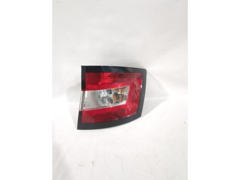 Recambio de piloto trasero derecho para skoda fabia iii station wagon (nj5) 1.0 tsi referencia OEM IAM 6V9945112/6V9945096  