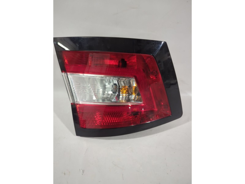 Recambio de piloto trasero izquierdo para skoda fabia iii station wagon (nj5) 1.0 tsi referencia OEM IAM 6V9945111 / 6V9945095  