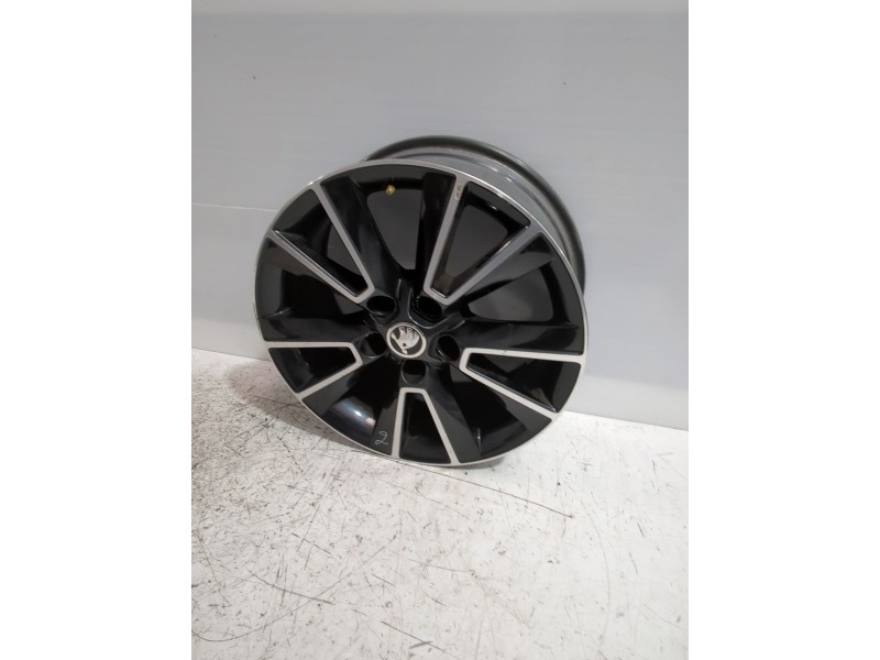 Recambio de llanta para skoda yeti active referencia OEM IAM 5L0601025  
