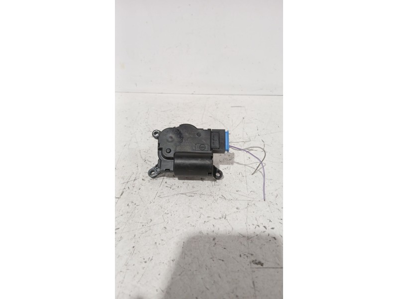 Recambio de motor apertura trampilla para skoda fabia iii station wagon (nj5) 1.0 tsi referencia OEM IAM 3093819  