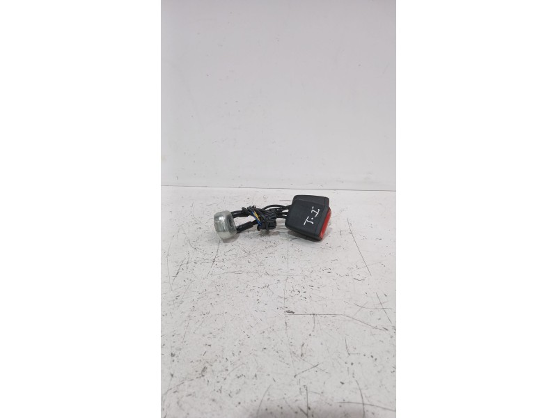 Recambio de enganche cinturon trasero izquierdo para skoda fabia iii station wagon (nj5) 1.0 tsi referencia OEM IAM 6V0857739F  