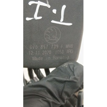 Recambio de enganche cinturon trasero izquierdo para skoda fabia iii station wagon (nj5) 1.0 tsi referencia OEM IAM 6V0857739F  