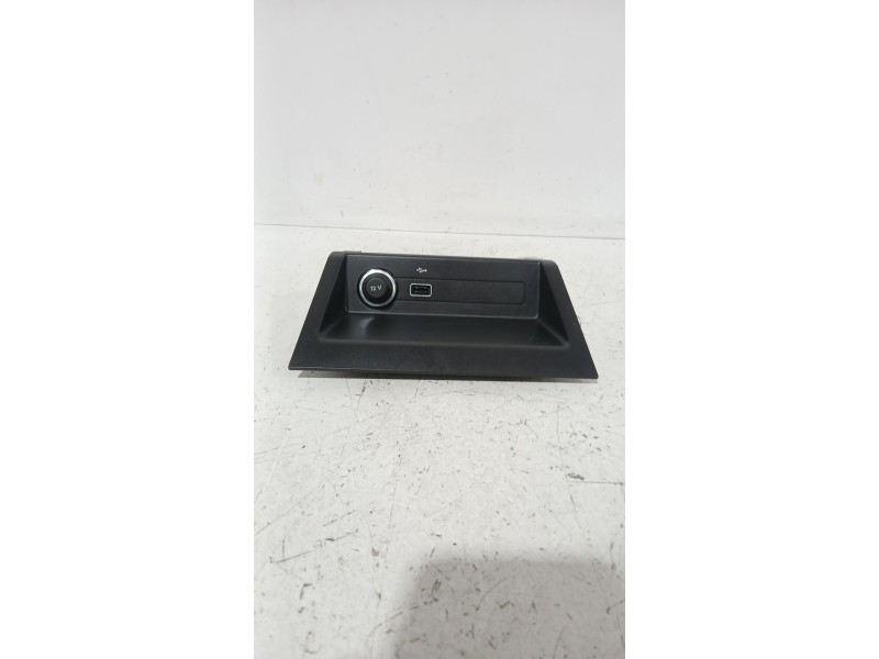 Recambio de moldura para skoda fabia iii station wagon (nj5) 1.0 tsi referencia OEM IAM 6V0857367D  