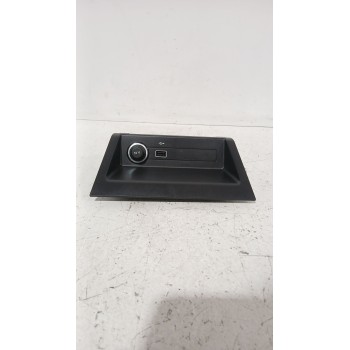 Recambio de moldura para skoda fabia iii station wagon (nj5) 1.0 tsi referencia OEM IAM 6V0857367D  