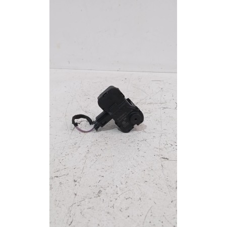 Recambio de motor tapa combustible para skoda fabia iii station wagon (nj5) 1.0 tsi referencia OEM IAM 7P0810773F  