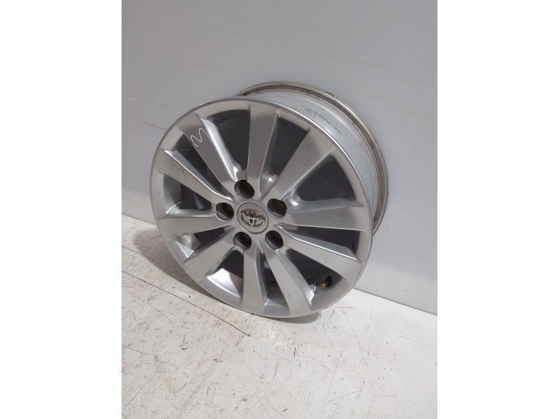 Recambio de llanta para toyota auris (_e15_) 1.6 (zre151_) referencia OEM IAM 4261102790  