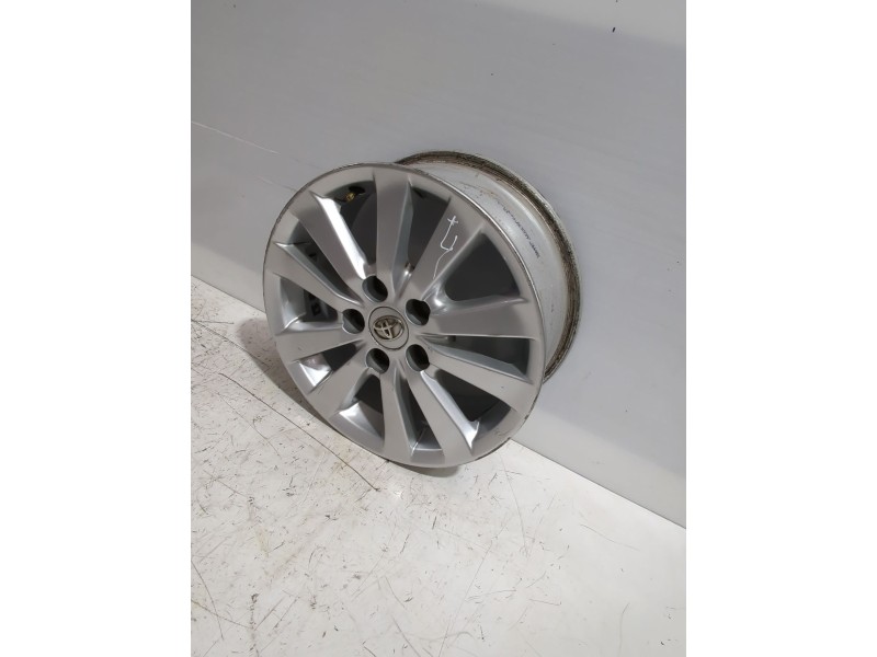 Recambio de llanta para toyota auris (_e15_) 1.6 (zre151_) referencia OEM IAM 4261102790  