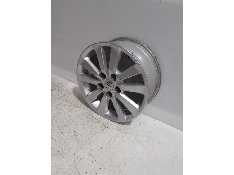 Recambio de llanta para toyota auris (_e15_) 1.6 (zre151_) referencia OEM IAM 4261102790  
