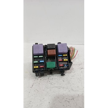 CAJA RELES / FUSIBLES 8200003634 