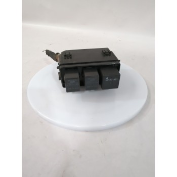 CAJA RELES / FUSIBLES 8565A089 