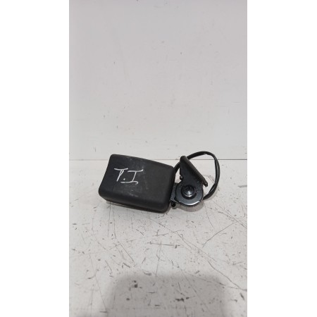 Recambio de enganche cinturon trasero izquierdo para hyundai i20 i (pb, pbt) 1.2 referencia OEM IAM 898301J2004X  
