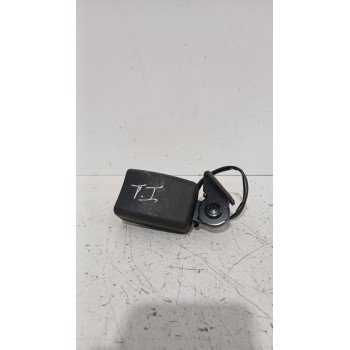 Recambio de enganche cinturon trasero izquierdo para hyundai i20 i (pb, pbt) 1.2 referencia OEM IAM 898301J2004X  