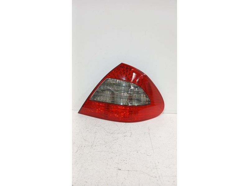 Recambio de piloto trasero derecho para mercedes-benz clase e (w211) e 280 cdi (211.020) referencia OEM IAM A2118202664  