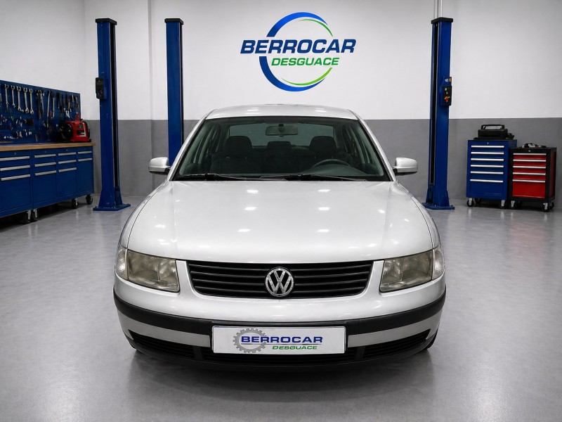 VOLKSWAGEN PASSAT BERLINA (3B2)