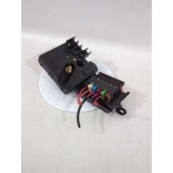 CAJA RELES / FUSIBLES 2119820402/013948371 