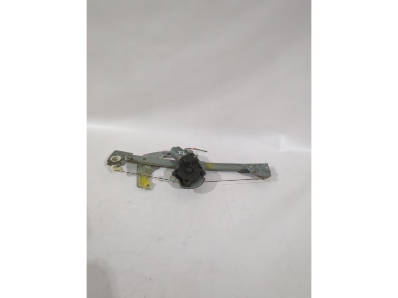 Recambio de elevalunas delantero izquierdo para peugeot 107 (pm_, pn_) 1.4 hdi referencia OEM IAM 9221T8/ARM69820  