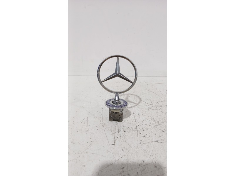 Recambio de emblema para mercedes-benz clase e (w211) e 280 cdi (211.020) referencia OEM IAM A2218800086  