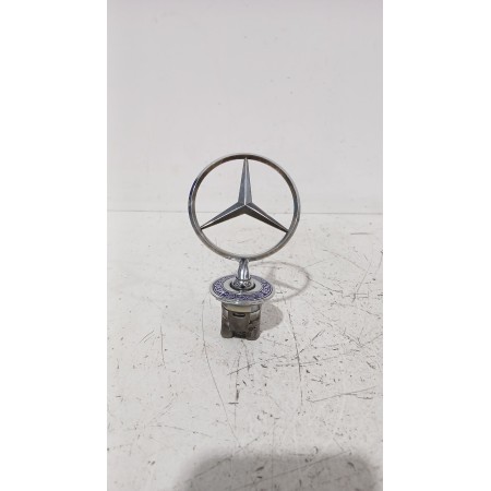 Recambio de emblema para mercedes-benz clase e (w211) e 280 cdi (211.020) referencia OEM IAM A2218800086  