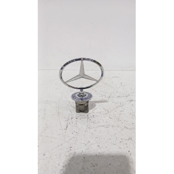 Recambio de emblema para mercedes-benz clase e (w211) e 280 cdi (211.020) referencia OEM IAM A2218800086  