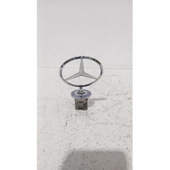 Recambio de emblema para mercedes-benz clase e (w211) e 280 cdi (211.020) referencia OEM IAM A2218800086  