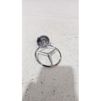 Recambio de emblema para mercedes-benz clase e (w211) e 280 cdi (211.020) referencia OEM IAM A2218800086  